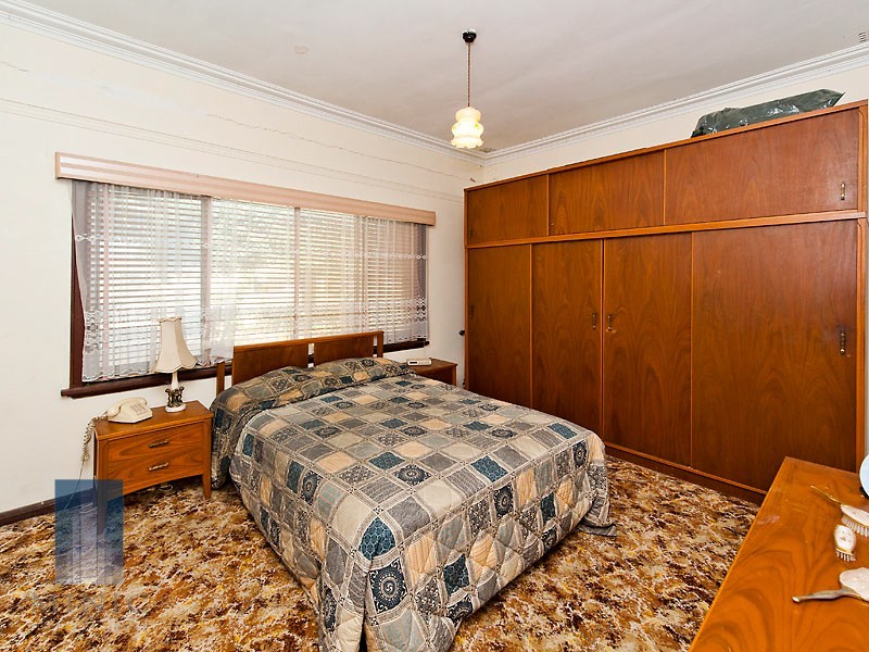 28 Cloister Avenue, Manning WA 6152