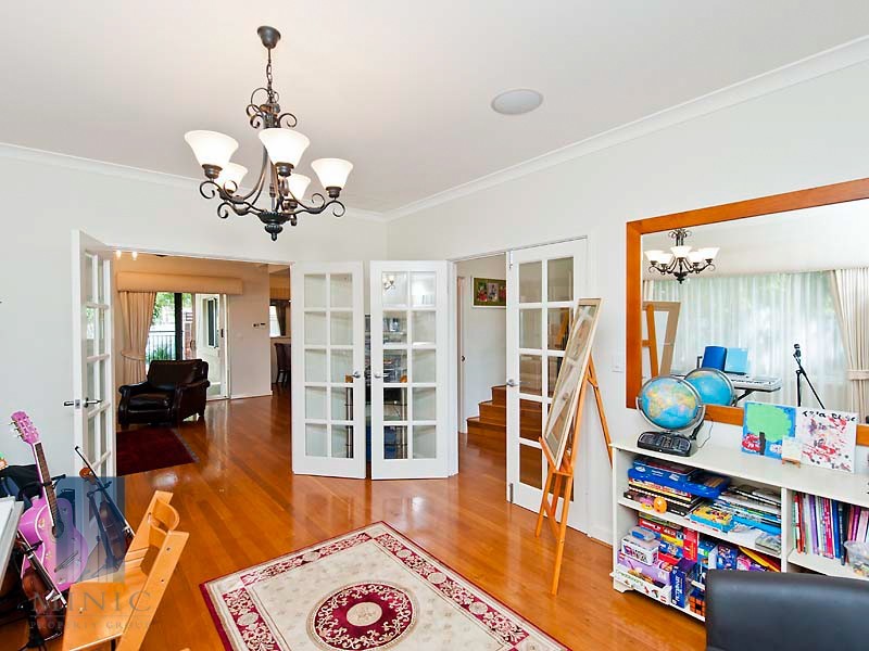 2 Kenneally Circuit, Salter Point WA 6152