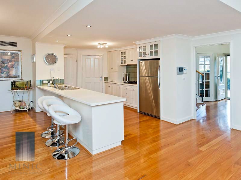 2 Kenneally Circuit, Salter Point WA 6152