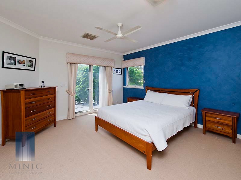 2 Kenneally Circuit, Salter Point WA 6152