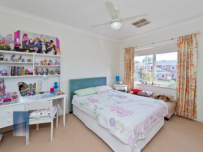 2 Kenneally Circuit, Salter Point WA 6152