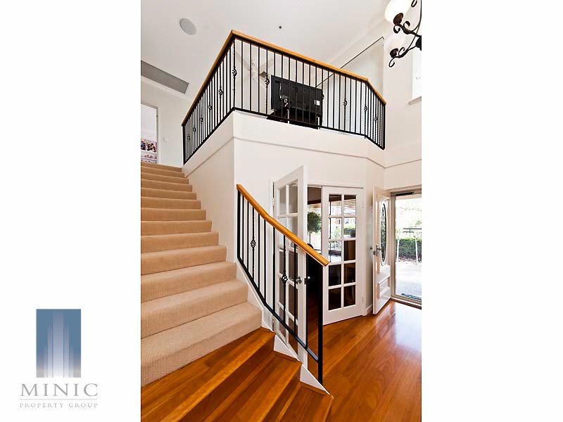 2 Kenneally Circuit, Salter Point WA 6152