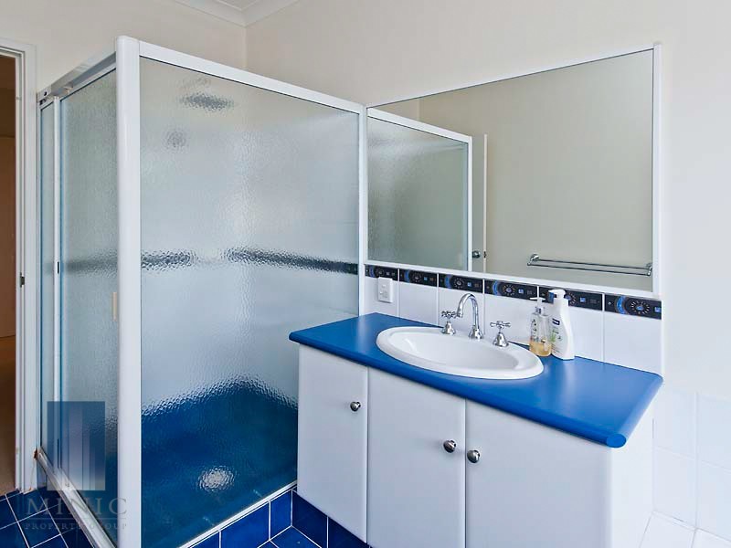 2 Kenneally Circuit, Salter Point WA 6152