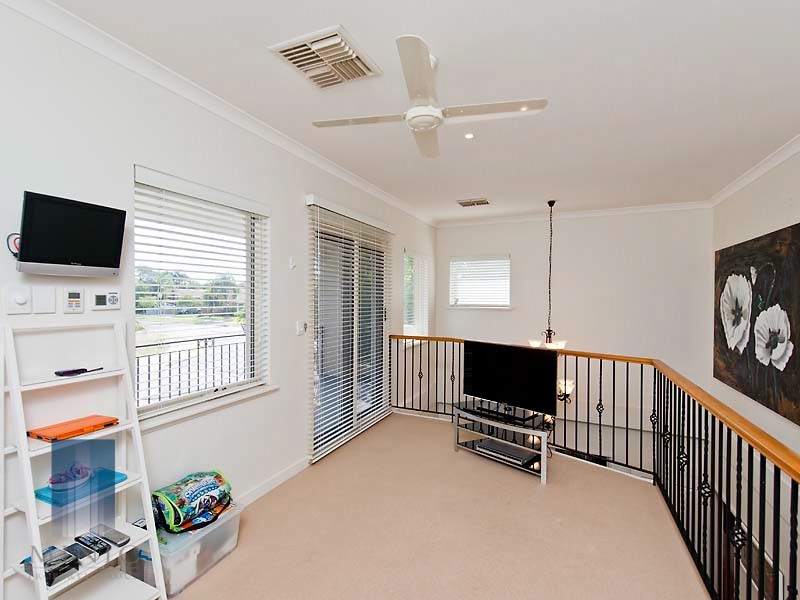 2 Kenneally Circuit, Salter Point WA 6152