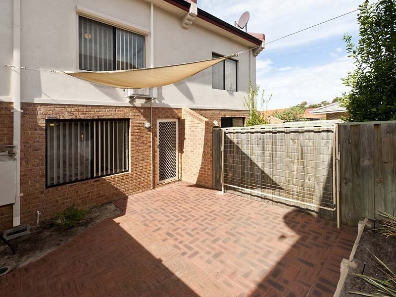 2/20 Gochean Avenue, Bentley WA 6102