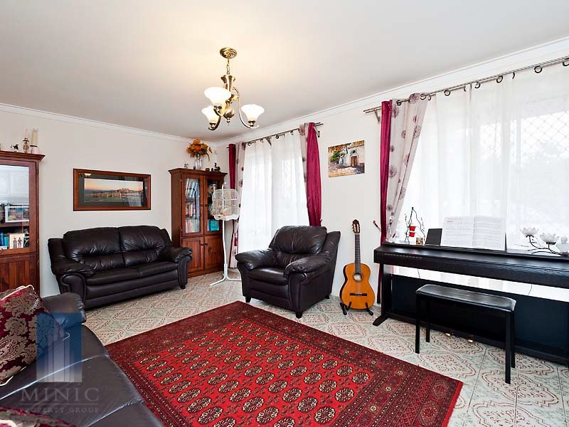 11 Bersica Court, Kardinya WA 6163