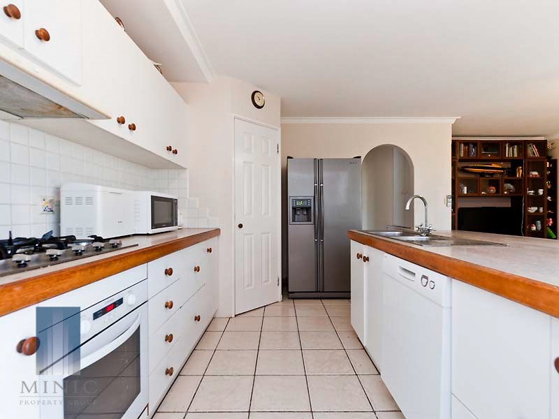 11 Bersica Court, Kardinya WA 6163