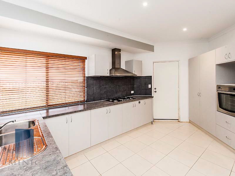 2 Lilly Pilly Lookout, Halls Head WA 6210