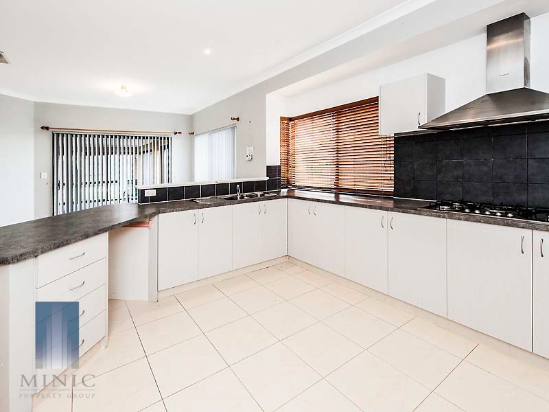 2 Lilly Pilly Lookout, Halls Head WA 6210