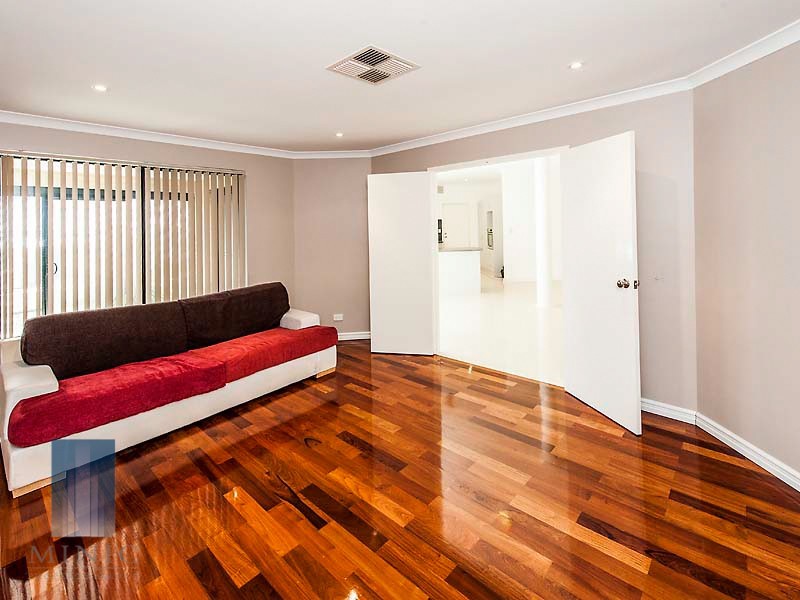 2 Lilly Pilly Lookout, Halls Head WA 6210