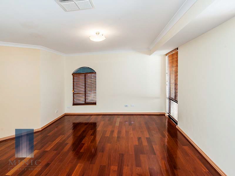 2 Lilly Pilly Lookout, Halls Head WA 6210