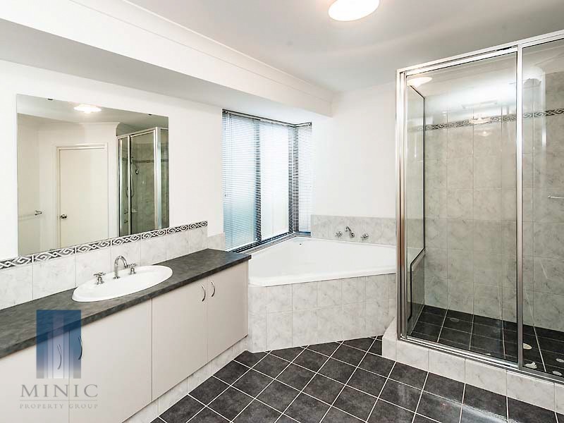 2 Lilly Pilly Lookout, Halls Head WA 6210