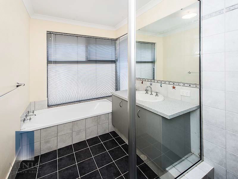 2 Lilly Pilly Lookout, Halls Head WA 6210