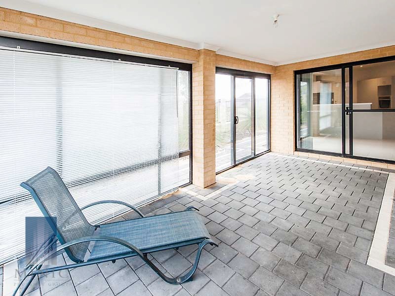 2 Lilly Pilly Lookout, Halls Head WA 6210