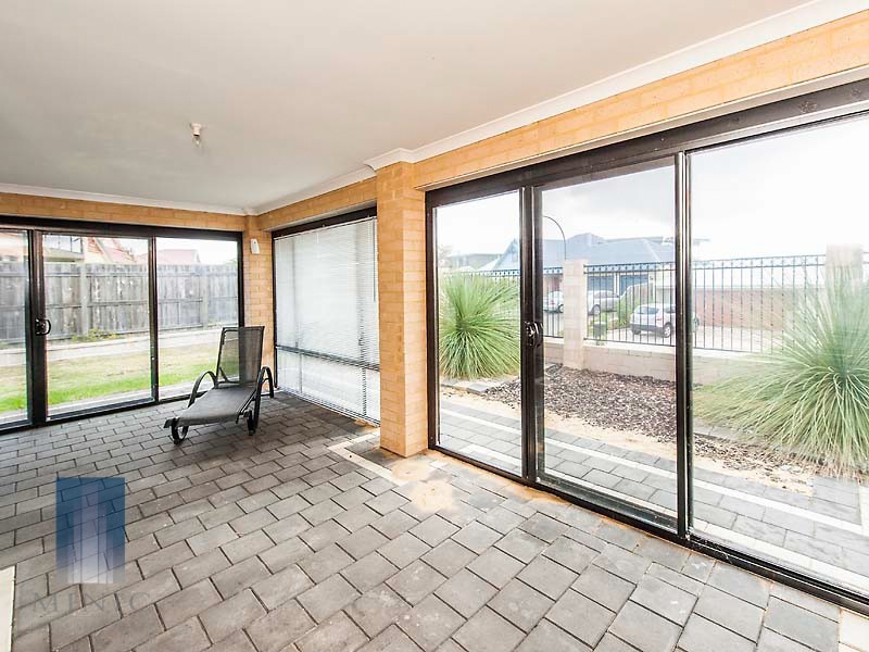 2 Lilly Pilly Lookout, Halls Head WA 6210