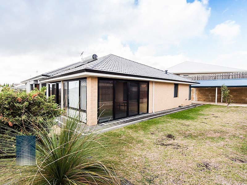 2 Lilly Pilly Lookout, Halls Head WA 6210