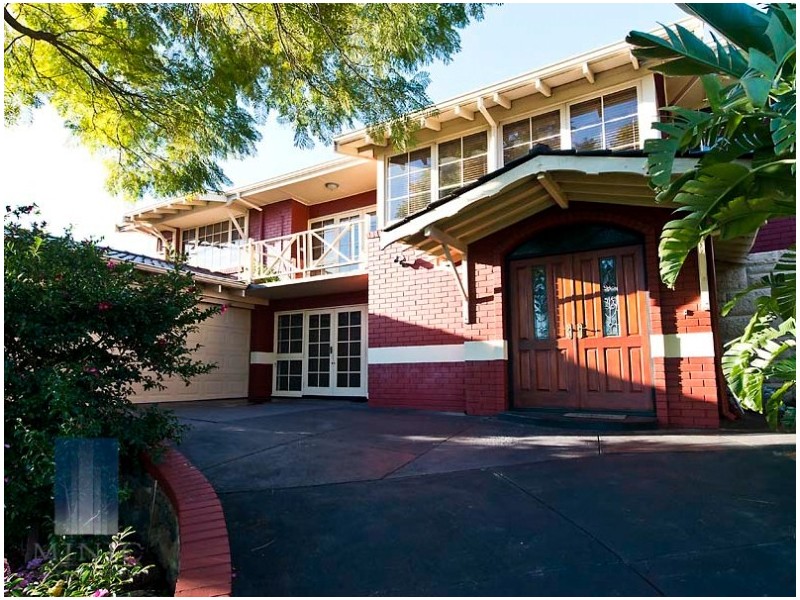 6 Edgewater Road, Salter Point WA 6152