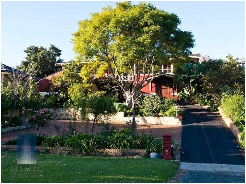 6 Edgewater Road, Salter Point WA 6152