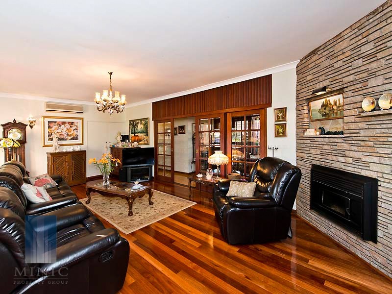 6 Edgewater Road, Salter Point WA 6152