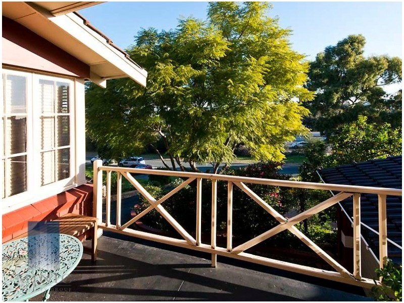 6 Edgewater Road, Salter Point WA 6152