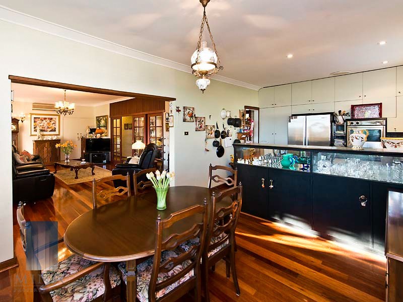 6 Edgewater Road, Salter Point WA 6152