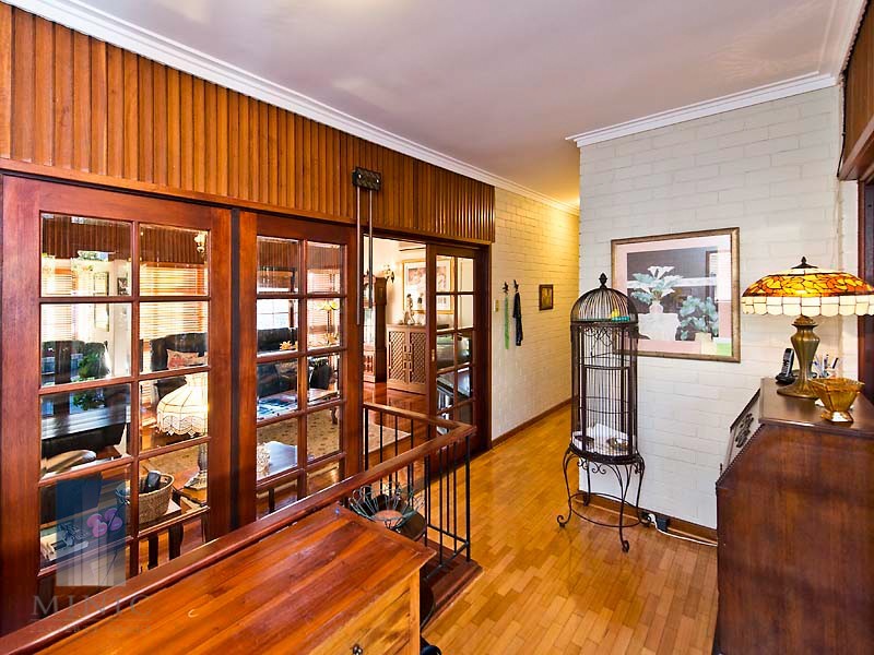 6 Edgewater Road, Salter Point WA 6152