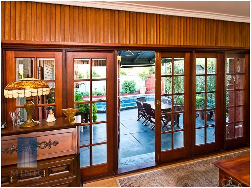 6 Edgewater Road, Salter Point WA 6152