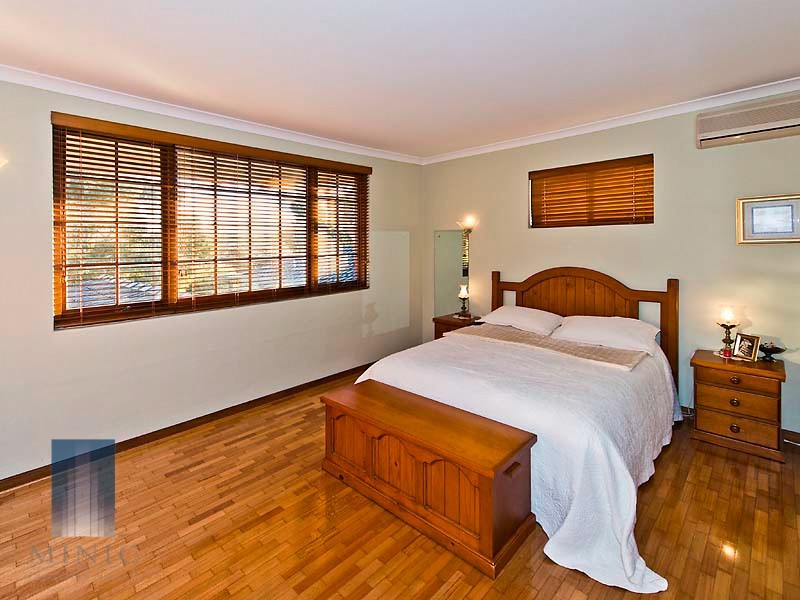 6 Edgewater Road, Salter Point WA 6152