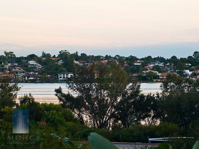 6 Edgewater Road, Salter Point WA 6152