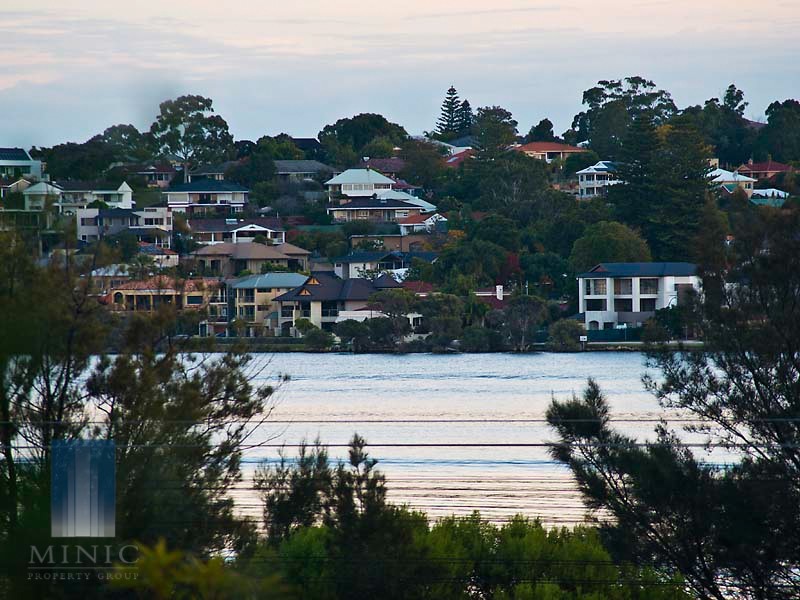 6 Edgewater Road, Salter Point WA 6152