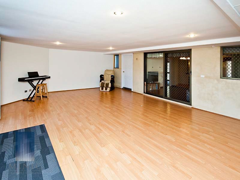 1/18 Surrey Road, Wilson WA 6107