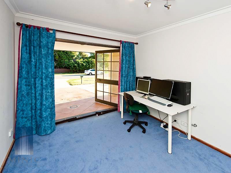 1/18 Surrey Road, Wilson WA 6107