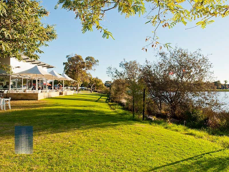 1/18 Surrey Road, Wilson WA 6107