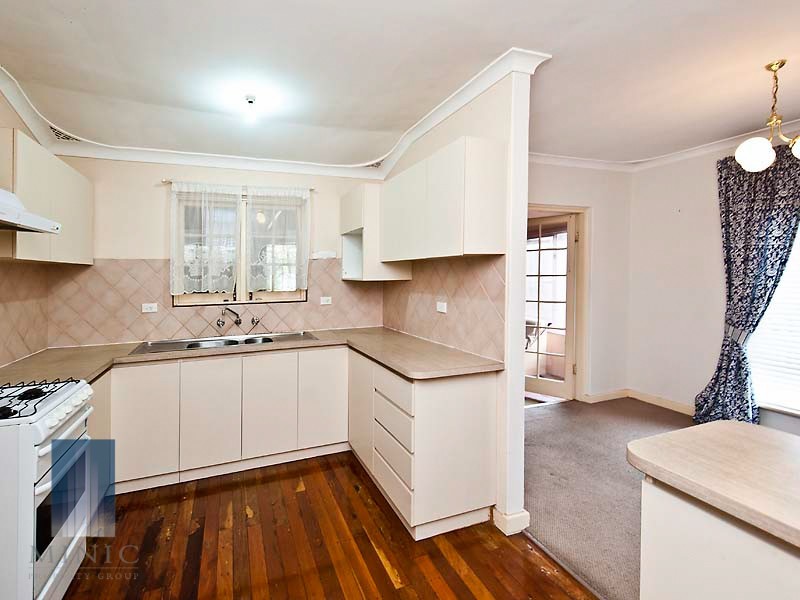 9 Grayson Court, Wilson WA 6107