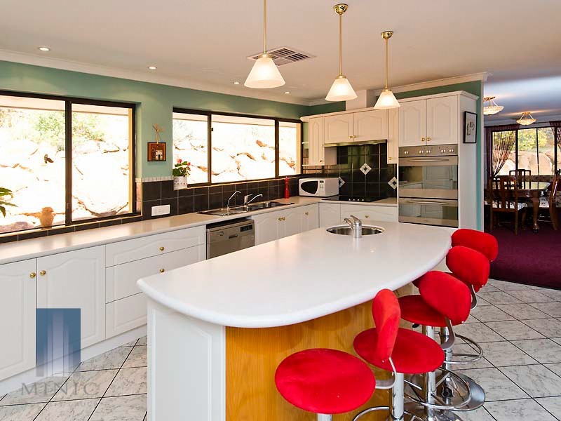 121 Salter Road, Mount Nasura WA 6112