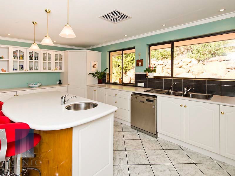 121 Salter Road, Mount Nasura WA 6112