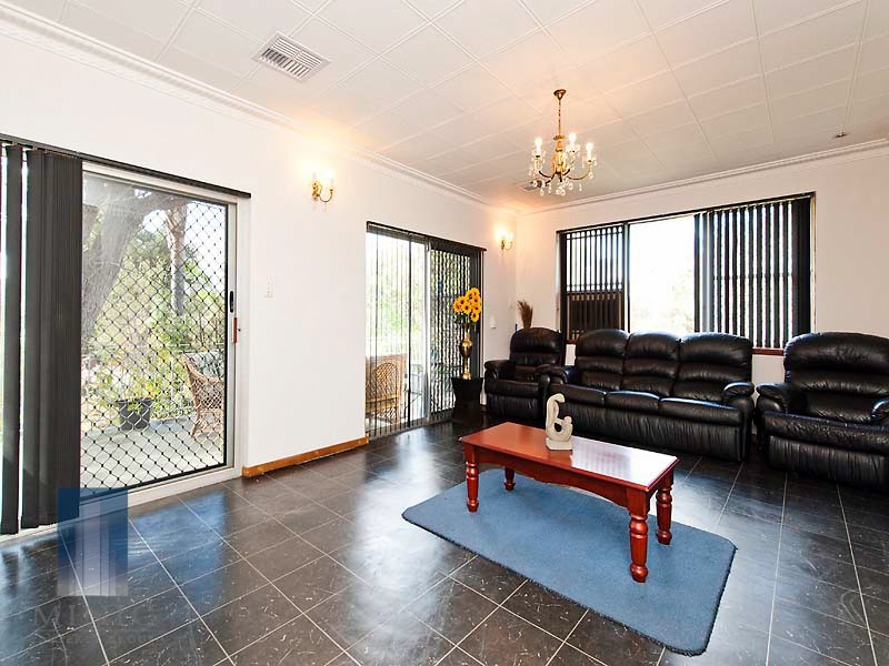 24 Karri Way, Ferndale WA 6148