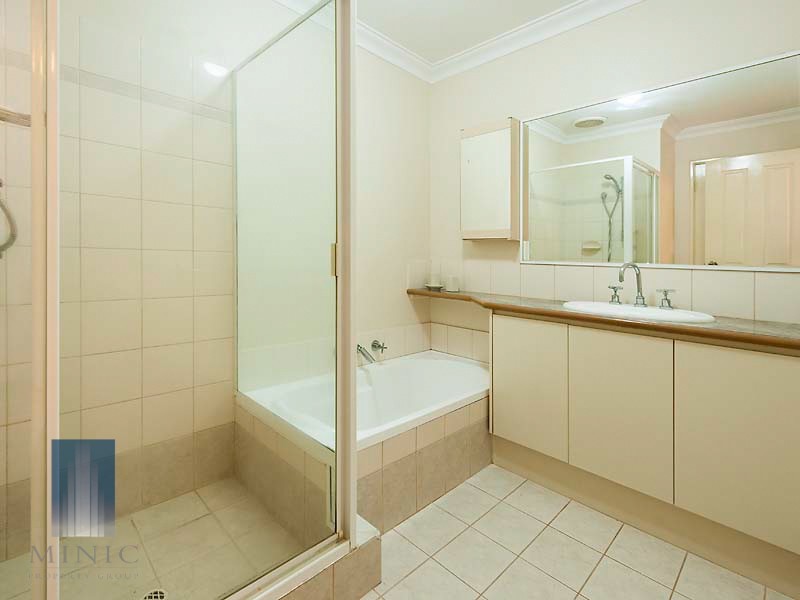 10/10 Leslie Street, Cannington WA 6107