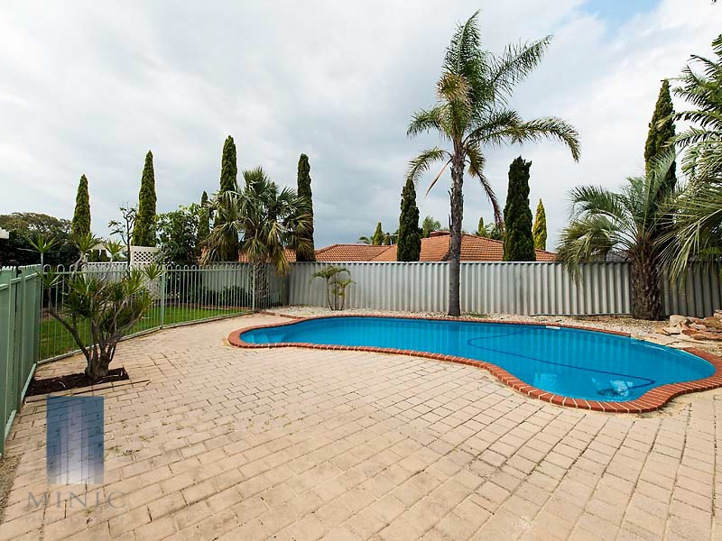 20 Greenwood Retreat, Alexander Heights WA 6064