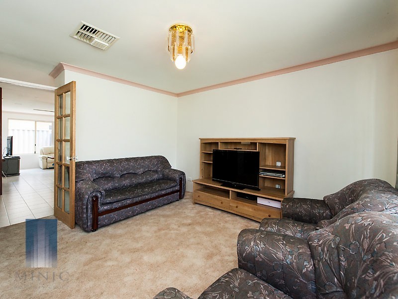 1 Oswin Court, Parkwood WA 6147