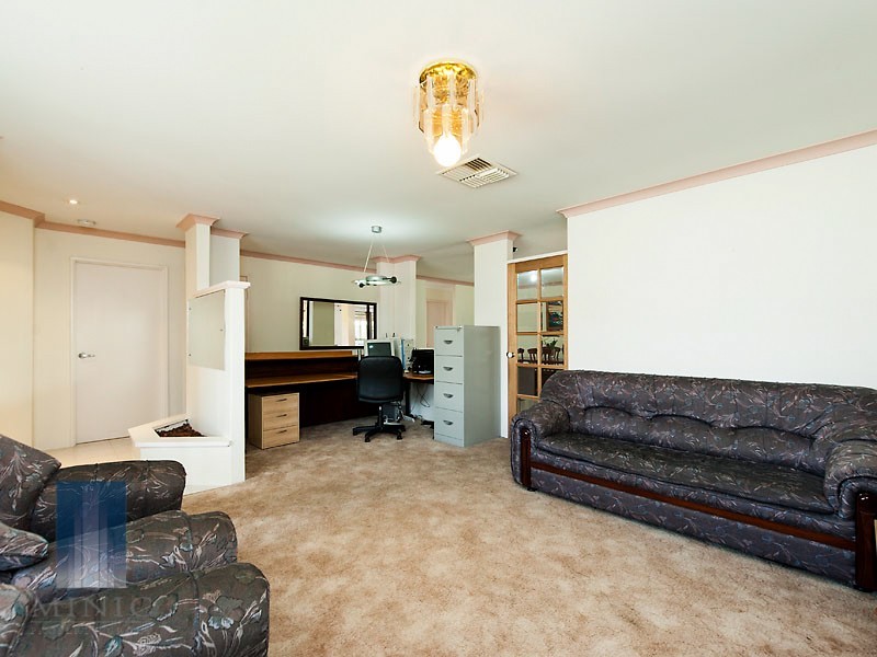 1 Oswin Court, Parkwood WA 6147