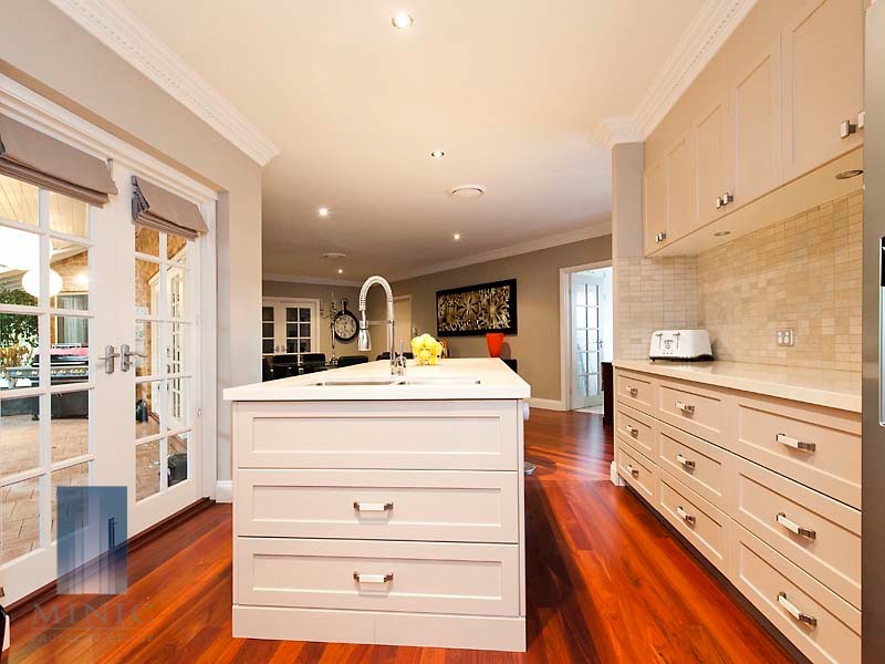 13 Riverview Rise, Wilson WA 6107
