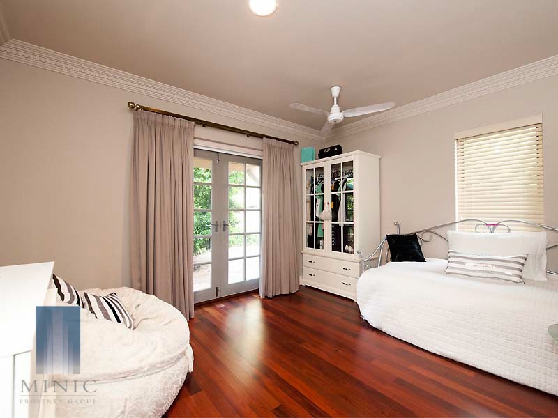 13 Riverview Rise, Wilson WA 6107