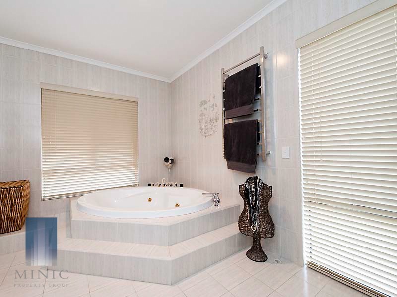 13 Riverview Rise, Wilson WA 6107