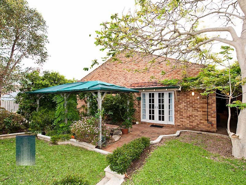 13 Riverview Rise, Wilson WA 6107