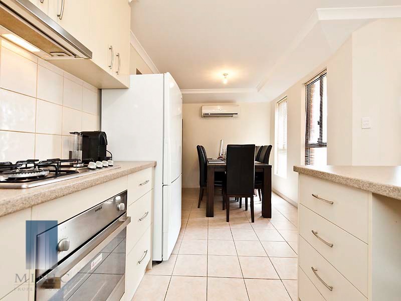 10/4 Valentine Road, Kelmscott WA 6111