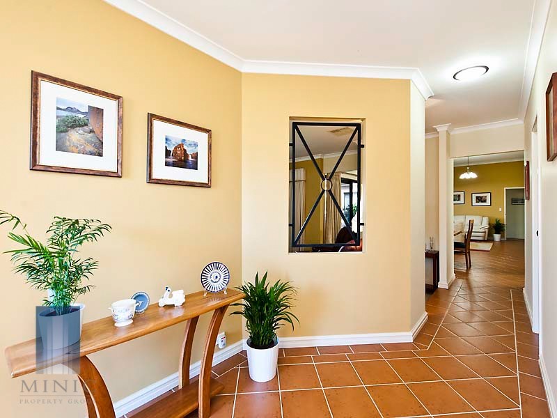 8 Irian Grove, Riverton WA 6148