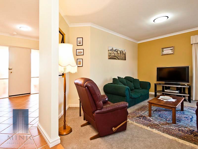 8 Irian Grove, Riverton WA 6148