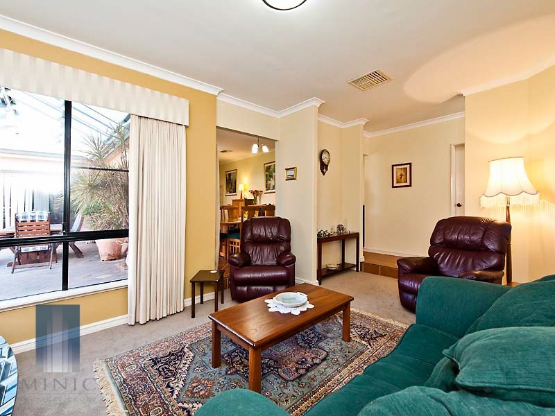 8 Irian Grove, Riverton WA 6148