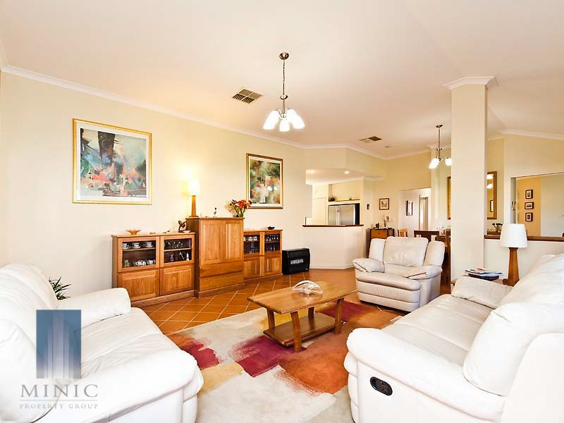 8 Irian Grove, Riverton WA 6148